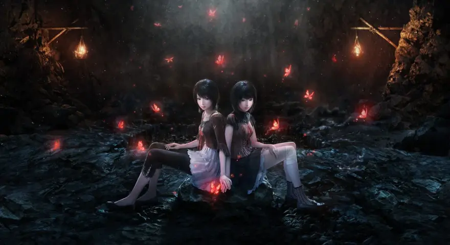 Dos chicas sentadas en una cueva oscura, rodeadas de mariposas rojas brillantes. Una escena evocadora del **Fatal Frame 2 remake**.