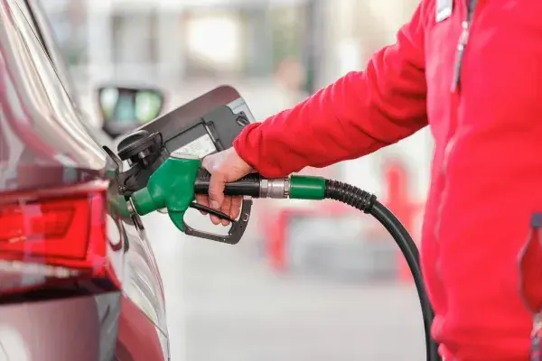 Używany diesel czy benzyna – co wybrać, by uniknąć kosztów?