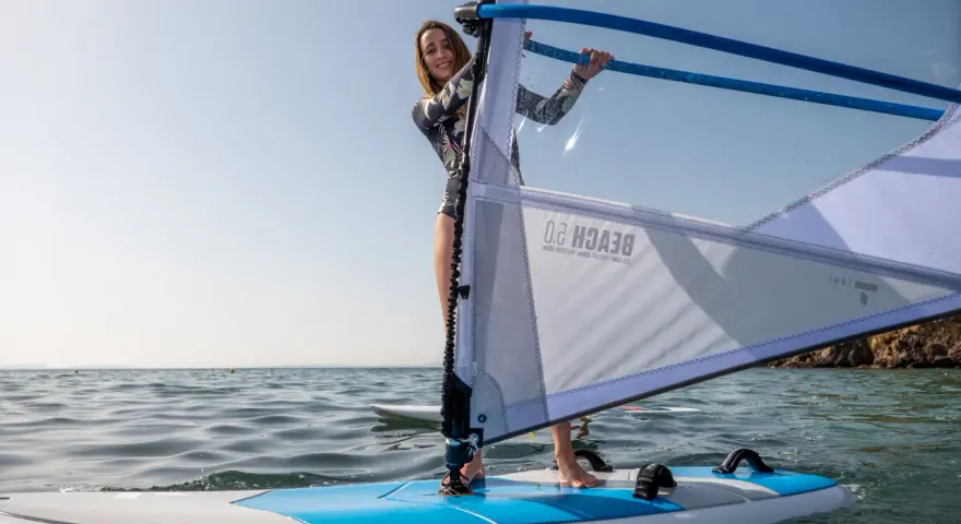 Deska windsurfingowa: Jak dobrać, by szybko pływać i nie żałować?