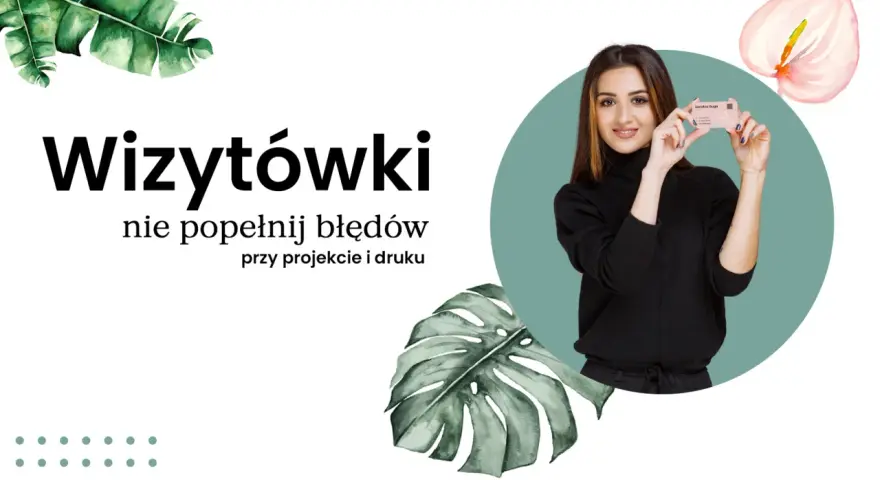 Kobieta prezentuje wizytówkę, a obok tekst "Wizytówki nie popełnij błędów przy projekcie i druku".