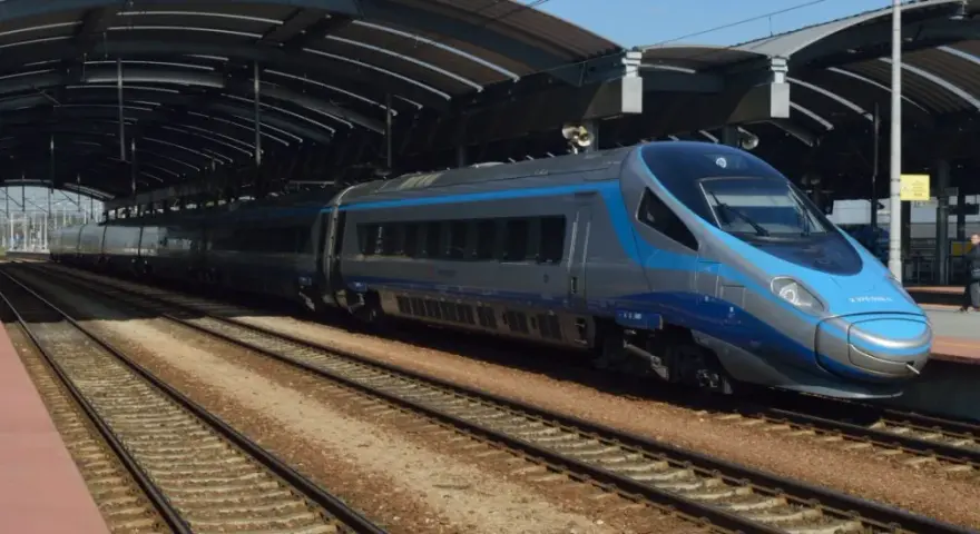Prędkości PKP Intercity: Ile km/h osiąga Pendolino, EIC, IC, TLK?