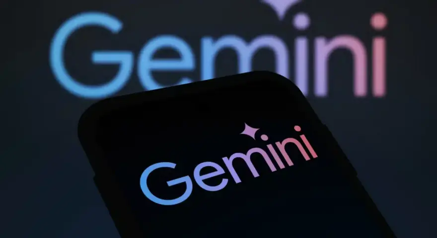 Logo Gemini na ekranie telefonu i w tle. Zastanawiasz się, gemini co to jest? To platforma do handlu kryptowalutami.