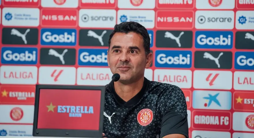David Lopez, trener Girony, podczas konferencji prasowej.