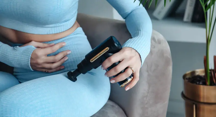 Czy pistolet do masażu rozbija cellulit? Sprawdź skuteczność tej metody