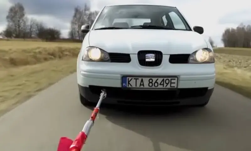 Holowanie auta: Jaki bieg? Manual, automat, elektryk uniknij awarii!