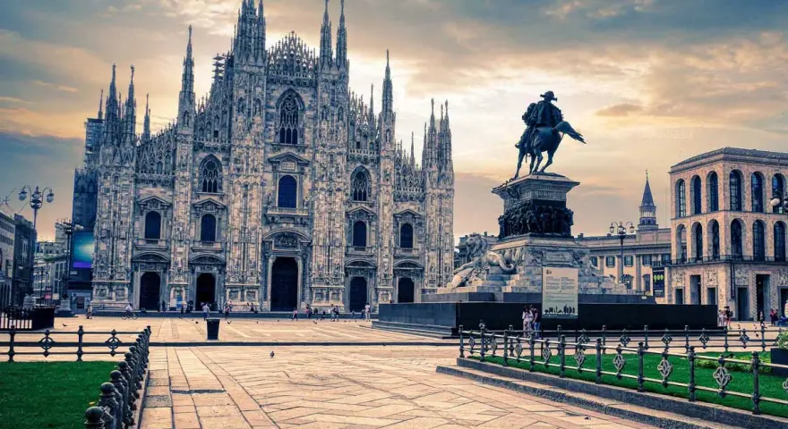 Katedra Duomo w Mediolanie i pomnik konny. Czy warto odwiedzić Mediolan? Zdecydowanie tak!