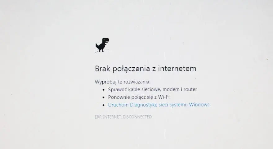 Dinozaur z Chrome pokazuje komunikat "Brak połączenia z internetem". Wi-Fi połączono, brak internetu.