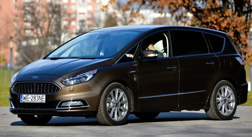 Pojemność baku Ford S-MAX – ile litrów paliwa naprawdę potrzebujesz?