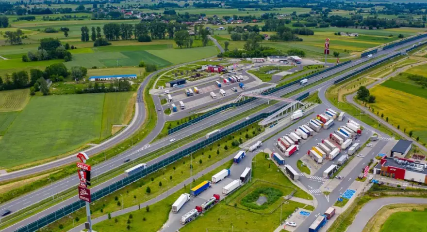 Gdzie zjeść przy autostradzie A2? Najlepsze miejsca na trasie
