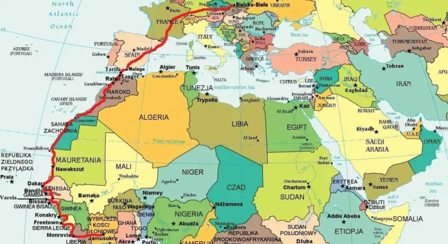 Trasa z Europy przez Maroko, Algierię, Niger, Czad, Sudan, Etiopię, Somalię, graniczy z Togo.