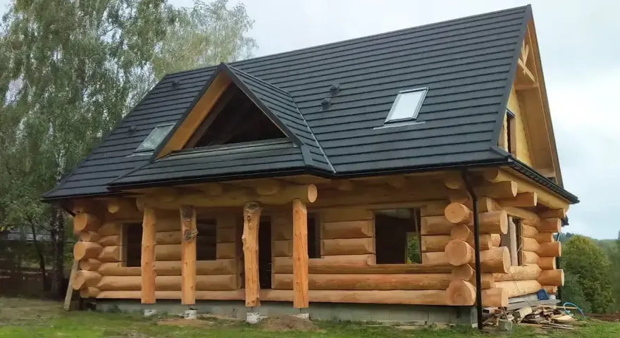 Piękny dom z bali, cena pod klucz. Naturalne drewno, solidna konstrukcja, gotowy do zamieszkania.