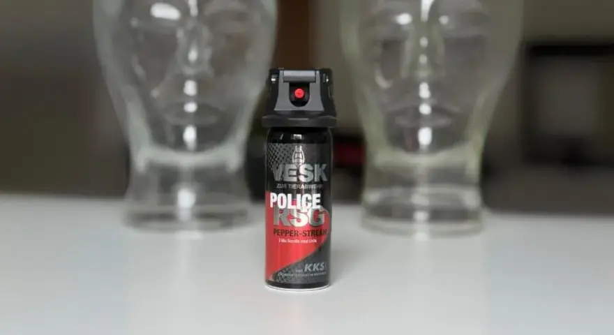 Wybór gazu pieprzowego: stożek czy strumień? Ekspert radzi.