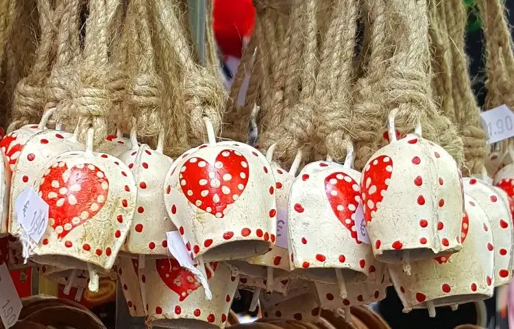 Gdzie kupić pamiątki w Wiedniu? Odkryj najlepsze lokalizacje i unikalne wyroby