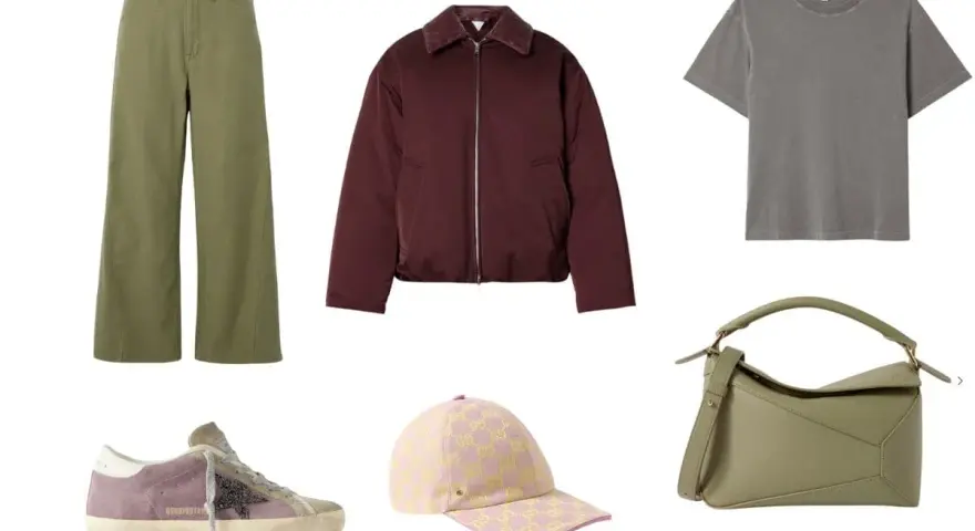 Outfit con giacca bordeaux, pantaloni verdi, t-shirt grigia, sneakers viola, cappellino rosa e borsa verde. Ecco come abbinare il bordeaux con stile.