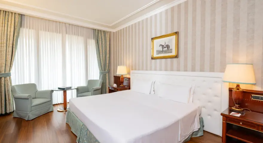 Royal Hotel Carlton Bologna: la tua guida al lusso tra affari e relax.