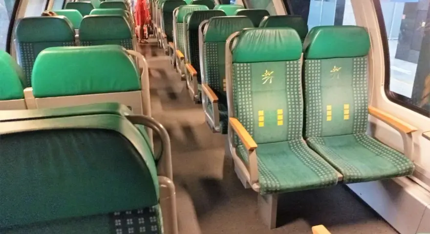 Dojazd do Ustki: Odległość, trasy, pociąg, autobus bez stresu!