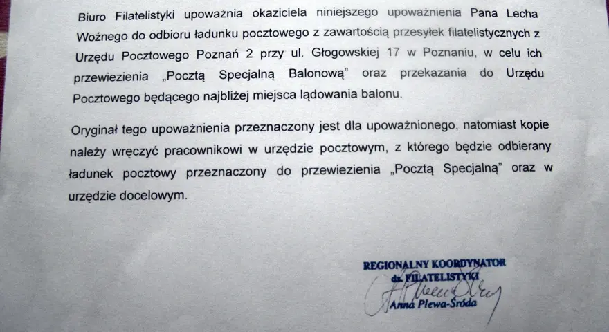 Upoważnienie pocztą dla Pana Lecha Woźnego do odbioru przesyłki filatelistycznej z Urzędu Pocztowego Poznań 2. Oryginał dla upoważnionego, kopie dla urzędów.