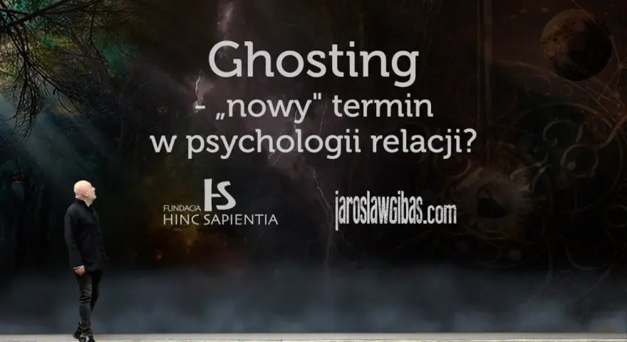 Mężczyzna patrzy na napis "Ghosting - „nowy" termin w psychologii relacji?". Temat ghostingu w psychologii.