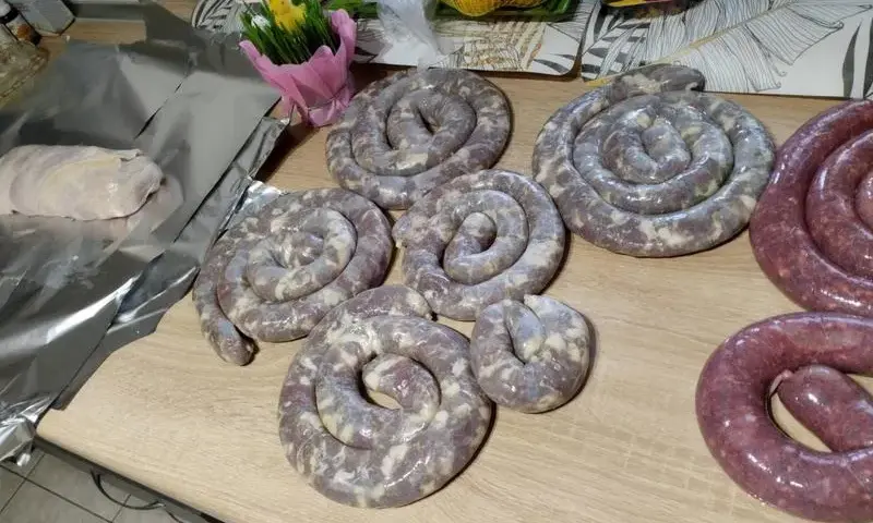 Gdzie kupić jelito na kiełbasę – najlepsze sklepy i oferty w sieci