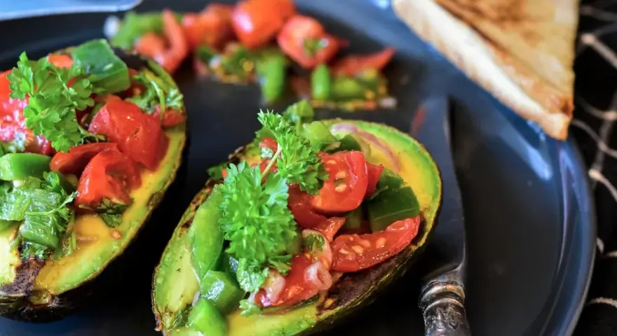 Jak smakuje guacamole? Odkryj jego kremowy, świeży smak