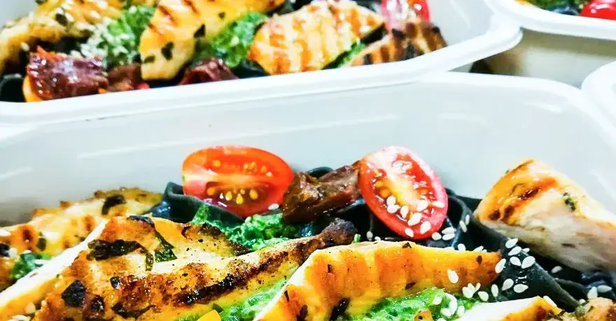 Catering: Co to jest? Rodzaje, zalety i wady Kompletny przewodnik