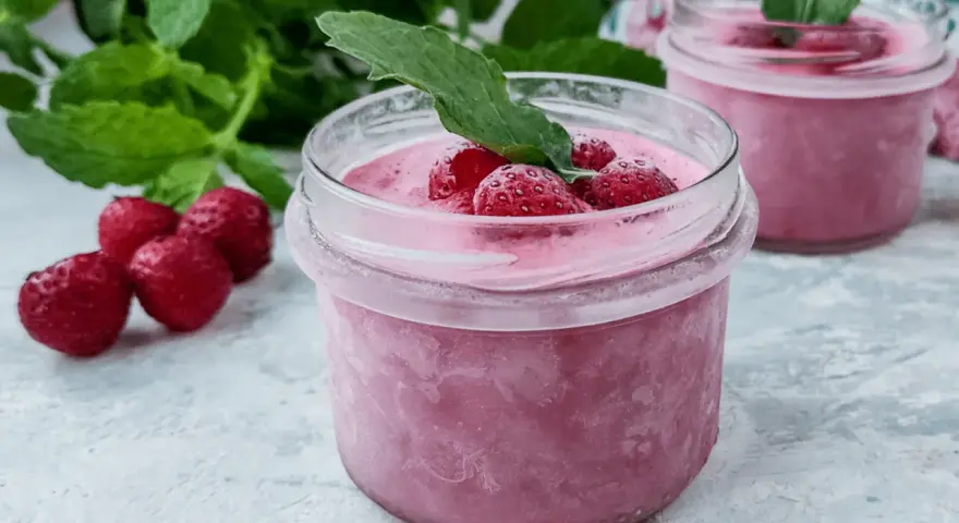 Przepisy na zdrowe lody: Smakowite i proste lody bez cukru