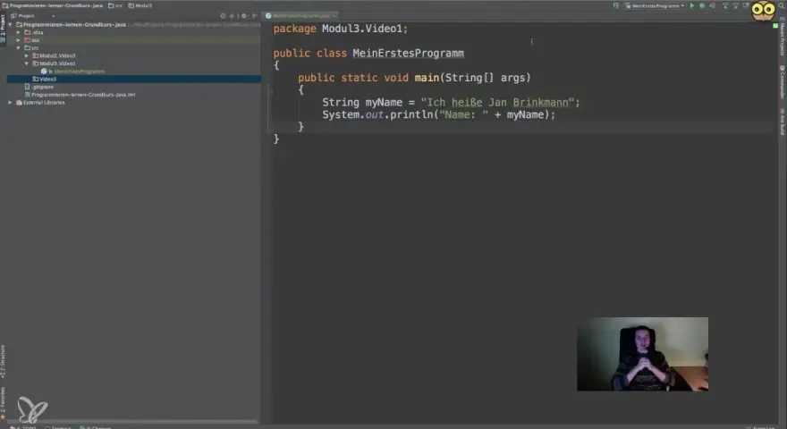 Java-Code mit der Syntax `public static void main(String[] args)` zeigt, wie man einen Namen ausgibt.