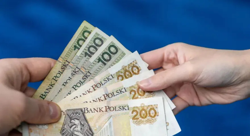 Ile kosztuje darowizna pieniężna u notariusza? Uniknij podatku!