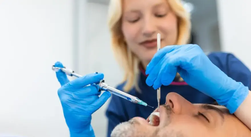 Ile czasu schodzi znieczulenie od dentysty? Sprawdź, co musisz wiedzieć