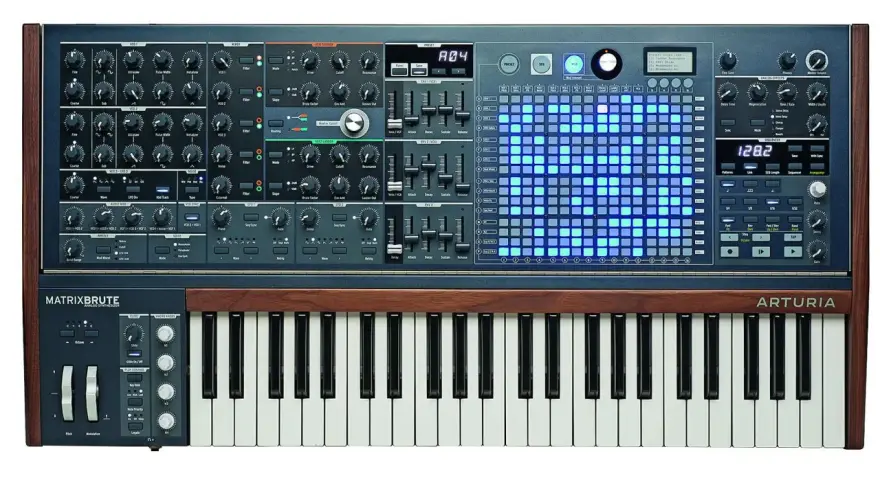 Arturia MatrixBrute, syntezator analogowy z klawiaturą i matrycą sekwencera.