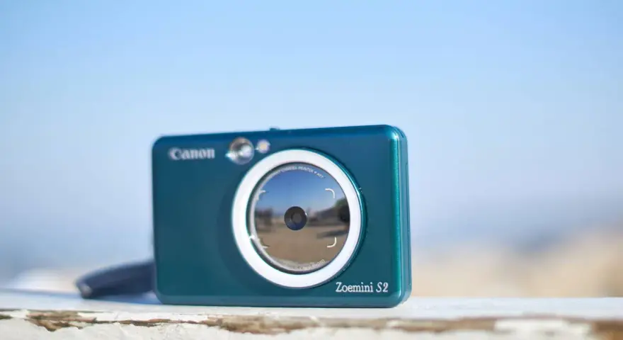 Canon Zoemini S2, idealny do tworzenia natychmiastowych zdjęć i drukowania. W rankingu aparatów kompaktowych wyróżnia się funkcjonalnością.