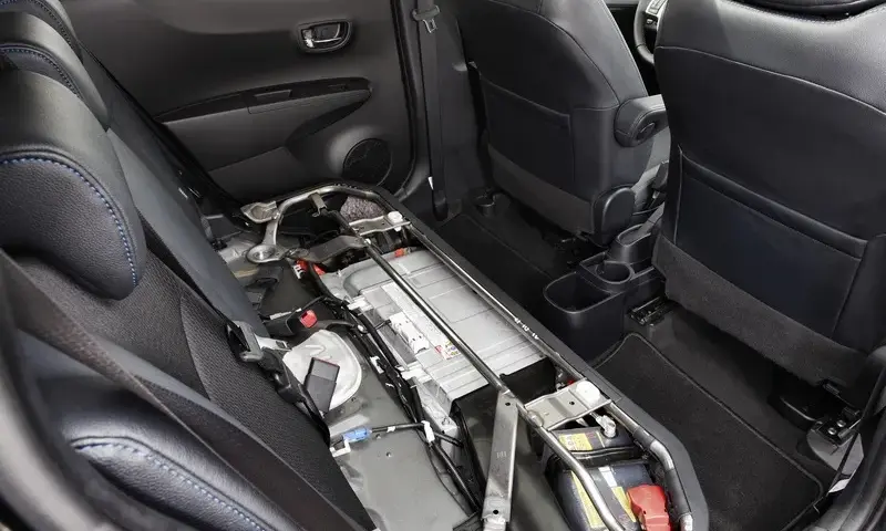 Gdzie jest akumulator w Toyota Yaris Hybrid? Oto co musisz wiedzieć
