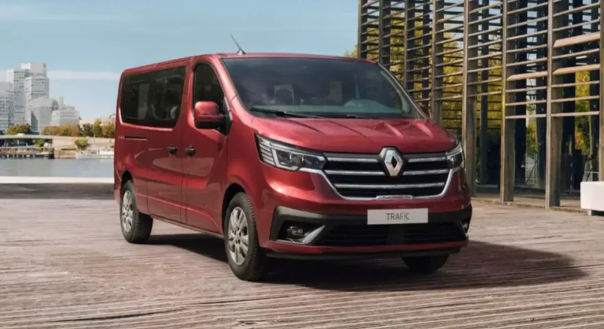 Jaki bus 9-osobowy wybrać? Ranking, koszty, elektryk czy diesel?
