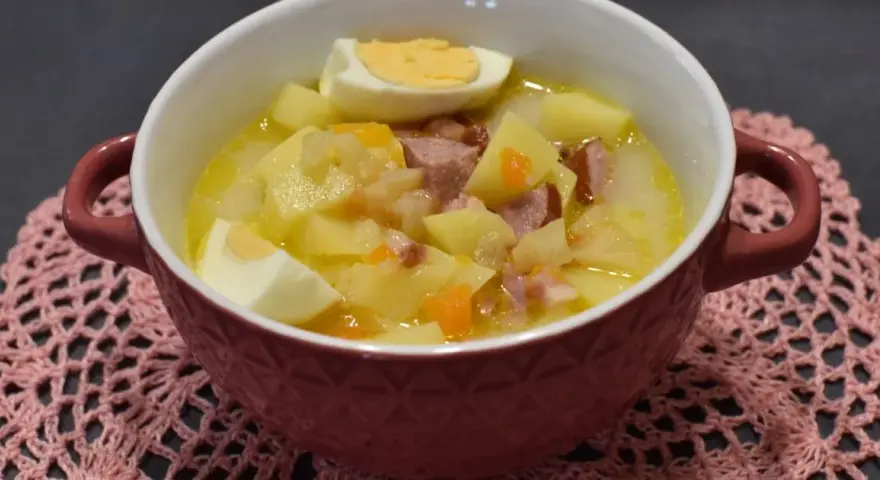Idealne zupy na wywarze z golonki: Przepisy i triki Leonarda