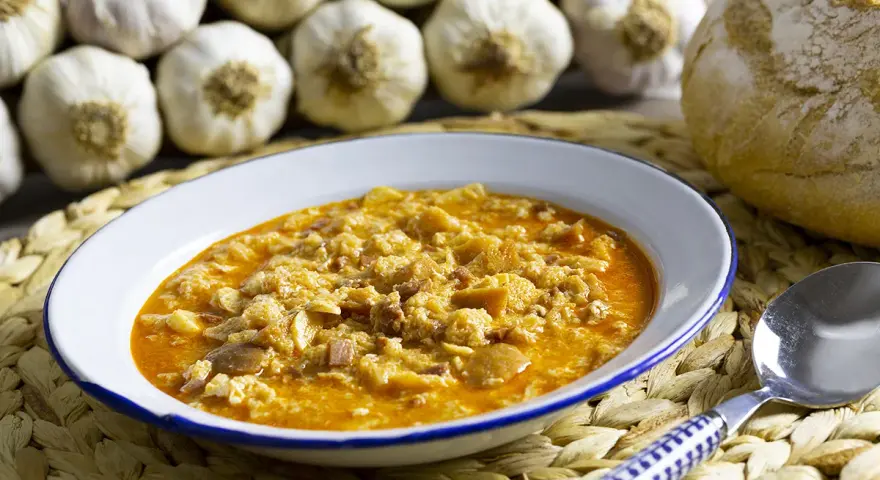 ¿Sopa de ajo o castellana? La guía definitiva para no confundirlas