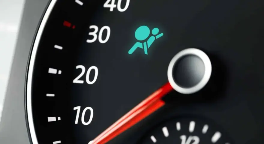 Dashboard light shows the side airbag off symbol, indicating a potential safety issue.