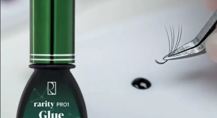 Klej do rzęs – najważniejszy produkt w salonie. Jak dobrać idealny?