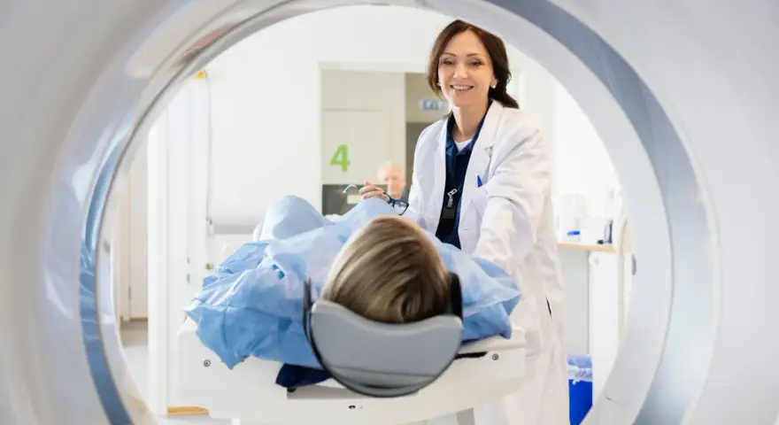 Jak pokonać lęk przed rezonansem? Sprawdzone strategie MRI