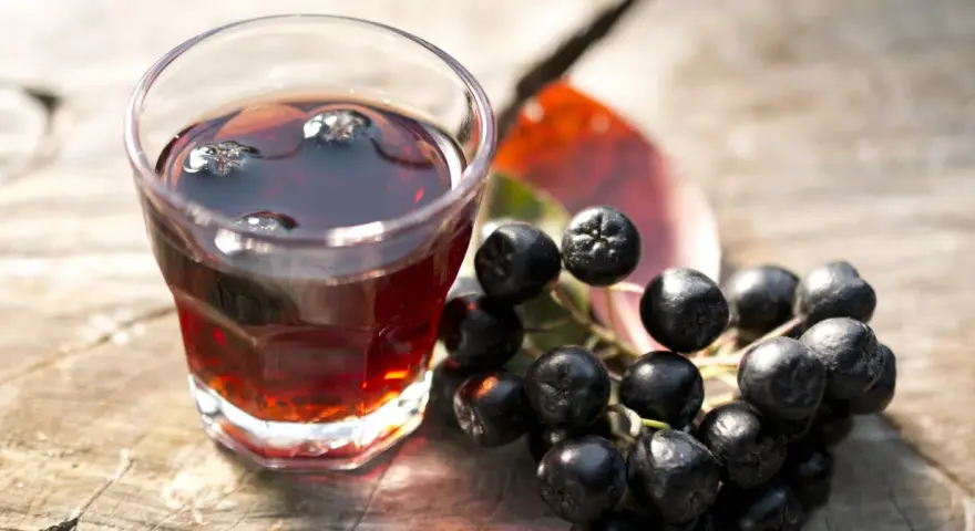 Ile soku z aronii pić dziennie, aby uniknąć problemów zdrowotnych?