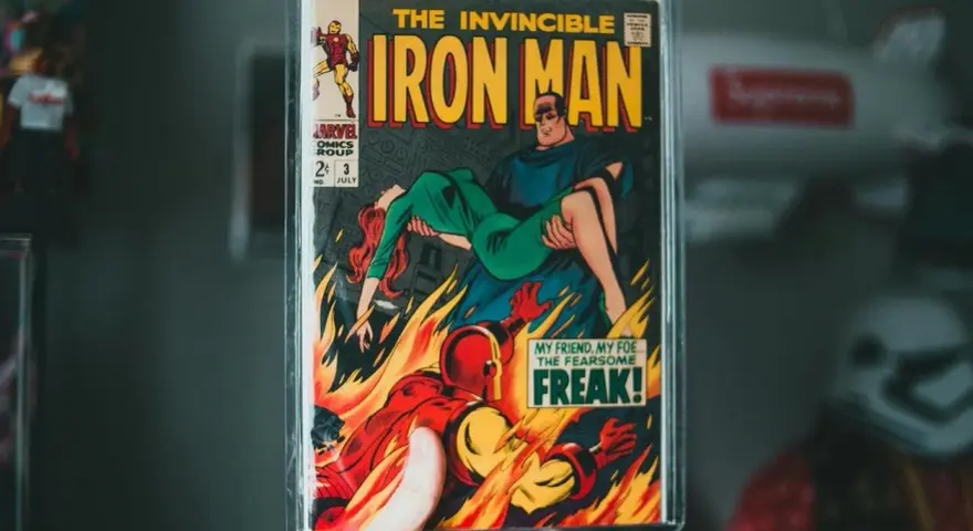 Okładka "The Invincible Iron Man" z 1968 roku. Czy komiks to literatura? Ta okładka z płonącym Iron Manem ratującym kobietę sugeruje, że tak.