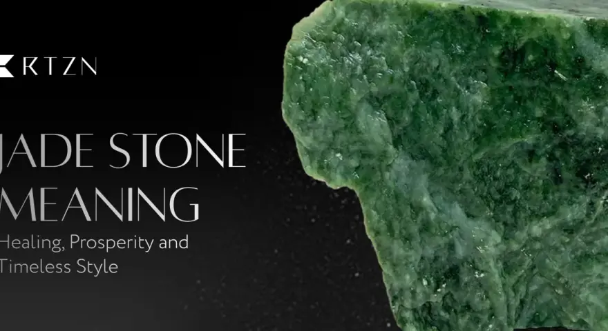 Fragmento de jade verde, piedra conocida por sus propiedades curativas y de prosperidad.