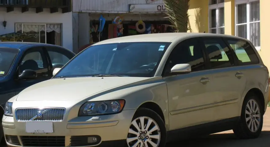Pojemność baku Volvo V70: ile litrów paliwa zmieści się w zbiorniku?