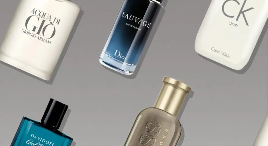 Fünf Flakons mit Herrendüften: Acqua di Gio, Sauvage, CK One, Cool Water, Boss.