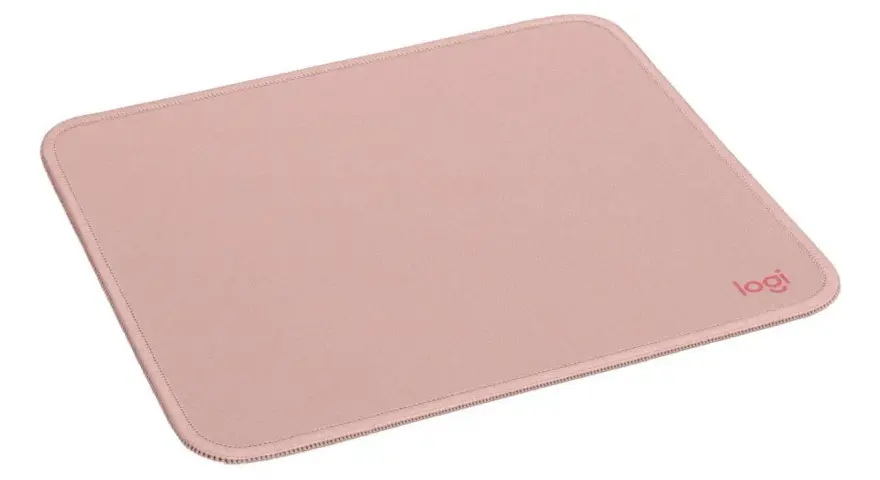 En mjuk, rosa musmatta med diskret Logitech-logotyp. Perfekt för en stilfull arbetsplats.