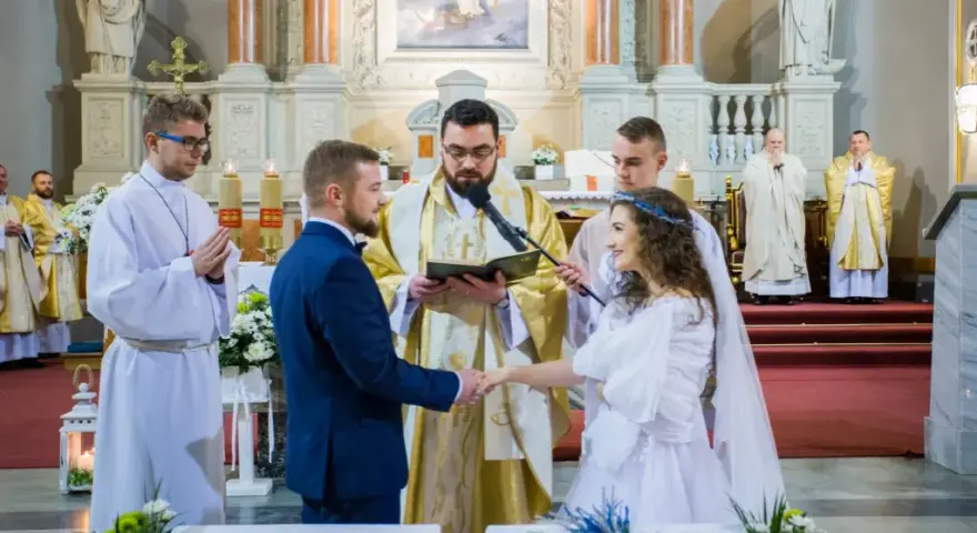 Co ksiądz mówi na ślubie kościelnym? Pełna liturgia krok po kroku