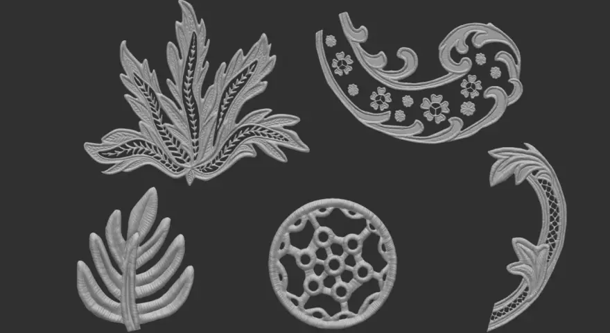 Un delicado encaje dibujo con motivos florales y de hojas, como si fueran bordados en relieve sobre un fondo oscuro.