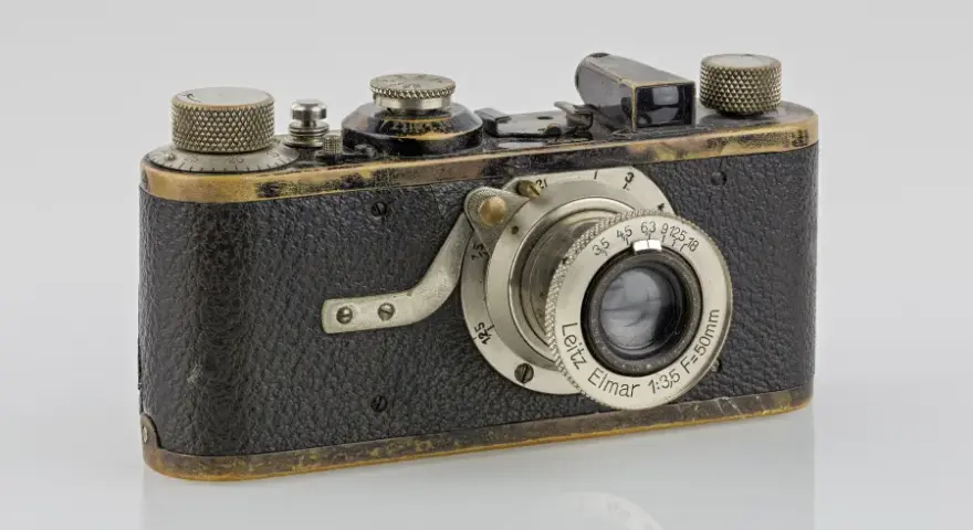 Kiedy powstał pierwszy aparat fotograficzny? Odkryj jego historię i znaczenie