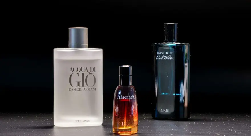 Perfumy w samolocie? Poznaj limity, nowe zasady i pakuj bez stresu!