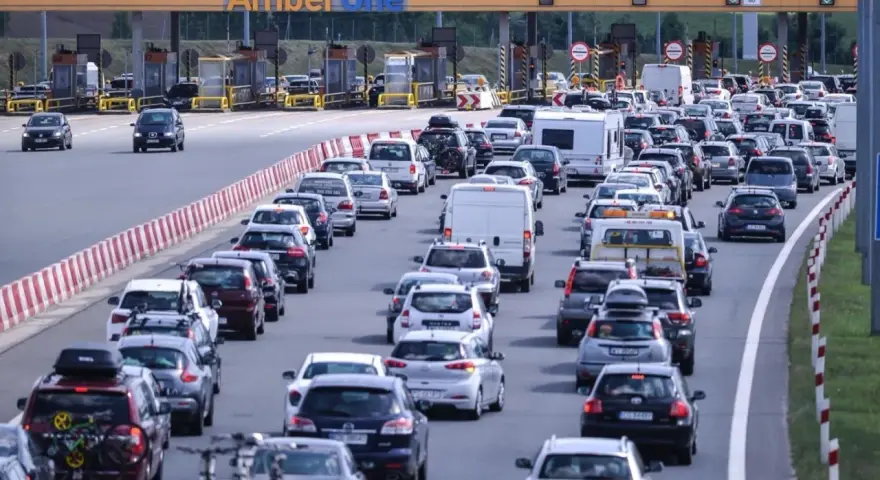 Jakie warunki na autostradzie A1? Uniknij opłat w korkach latem