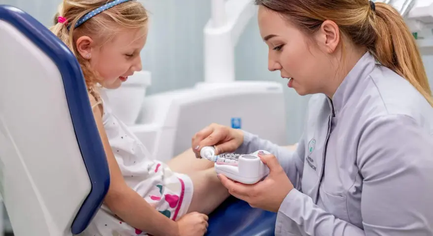 Pędzlowanie jamy ustnej: Skuteczny poradnik czy robisz to dobrze?